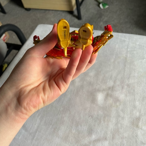 Red and Gold Action Figure Power Ranger - Picture 4 of 5